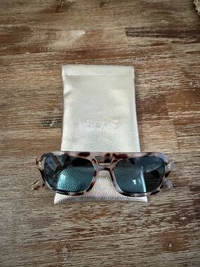 I-SEA ‘ROYAL’ Tortoiseshell Sunglasses with Metallic Case